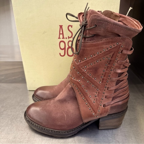 AS98 “Callhoun” Studded Katarina sequoia brown leather...
